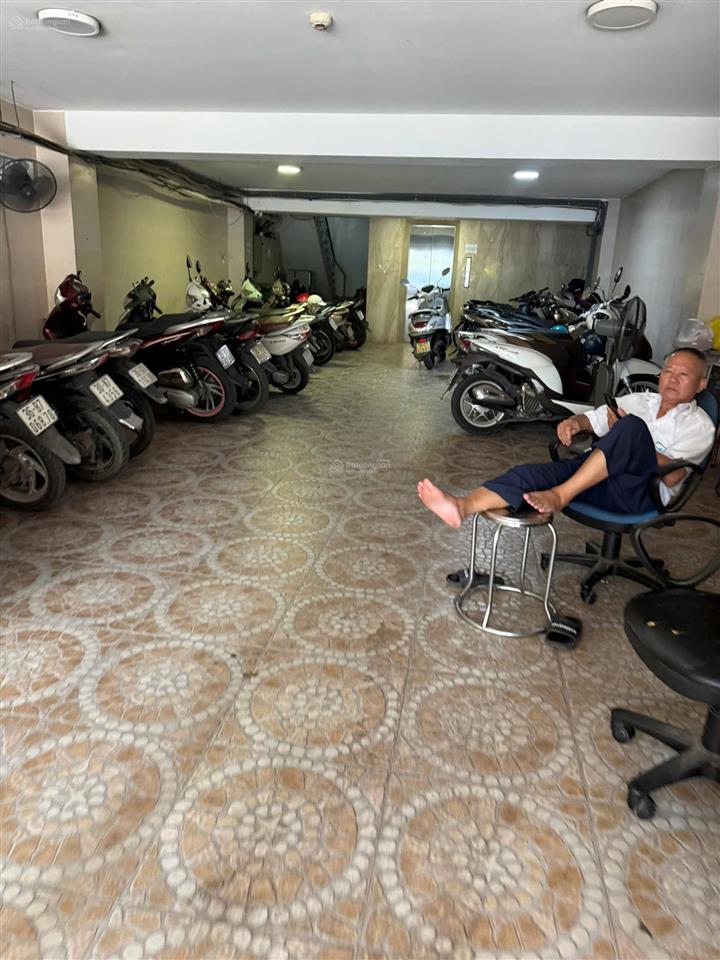 Bán tòa nhà mặt phố thái thịnh  vị trí ngã ba vàng, dòng tiền 2,5 tỷ/năm