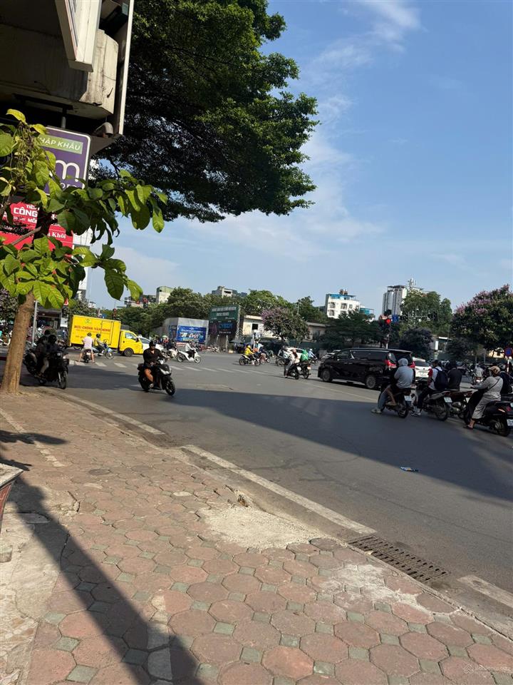 Bán tòa nhà mặt phố thái thịnh  vị trí ngã ba vàng, dòng tiền 2,5 tỷ/năm