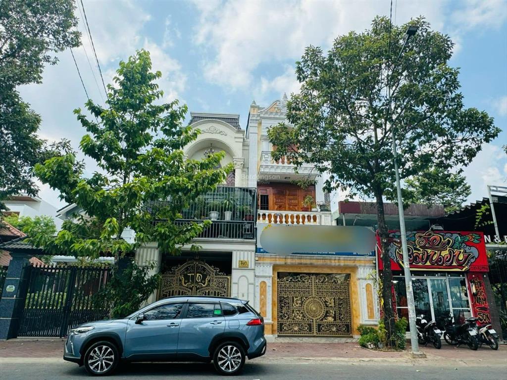 Nhà mặt tiền đường nguyễn văn trỗi  gần vòng xoay hiệp thành  1 trệt 2 lầu , 1 hầm xe hơi