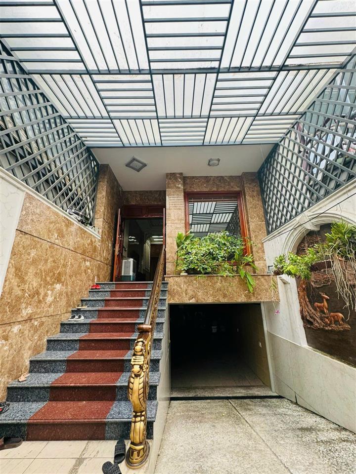 Nhà mặt tiền đường nguyễn văn trỗi  gần vòng xoay hiệp thành  1 trệt 2 lầu , 1 hầm xe hơi