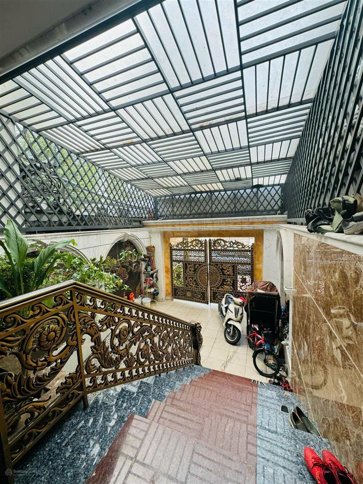 Nhà mặt tiền đường nguyễn văn trỗi  gần vòng xoay hiệp thành  1 trệt 2 lầu , 1 hầm xe hơi