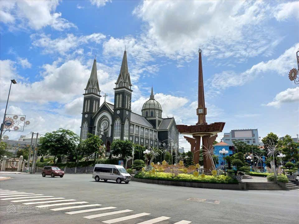 Nhà mặt tiền đường phạm ngũ lão , gần trường việt anh, ngã 6 bình dương ,dt 9.5 x 21 (full thổ cư)