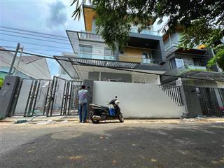 Biệt thự phú hoà giáp chợ bình điềm , trường đại học tdm chỉ 500m  1 xẹt lê hồng phong cách 50m