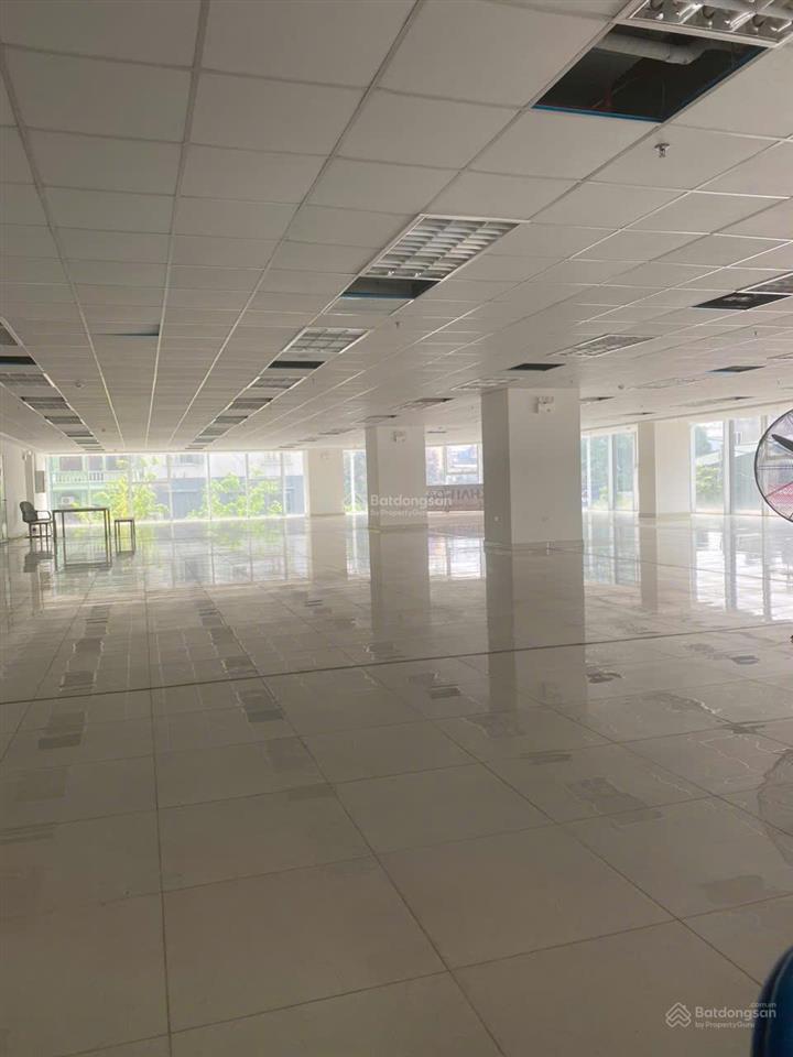 Cho thuê mặt bằng thương mại 800m2 làm trường mầm non mặt phố quận hoàng mai
