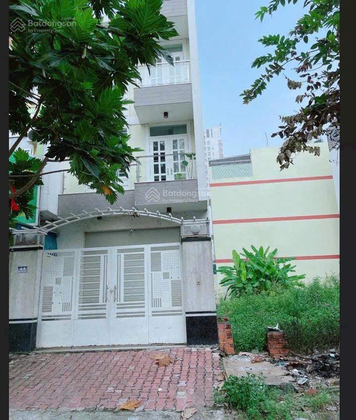 Bán gấp căn nhà phố 5x20 khu dân cư 13e intresco bình hưng tphcm