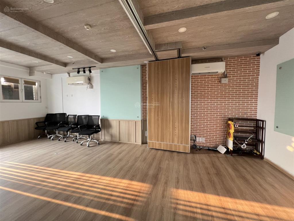 Charmington la pointe quận 10 vp 200m2 full nội thất 70 triệu, được đkkd, thời gian tự do