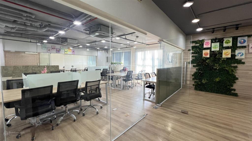 Charmington la pointe quận 10 vp 200m2 full nội thất 70 triệu, được đkkd, thời gian tự do