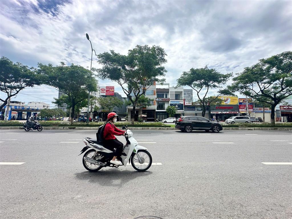 Bán lô đất mt đường lê văn hiến, ngay ngã 4 hồ xuân hương, đối diện trung tâm thương mại 2000 tỷ