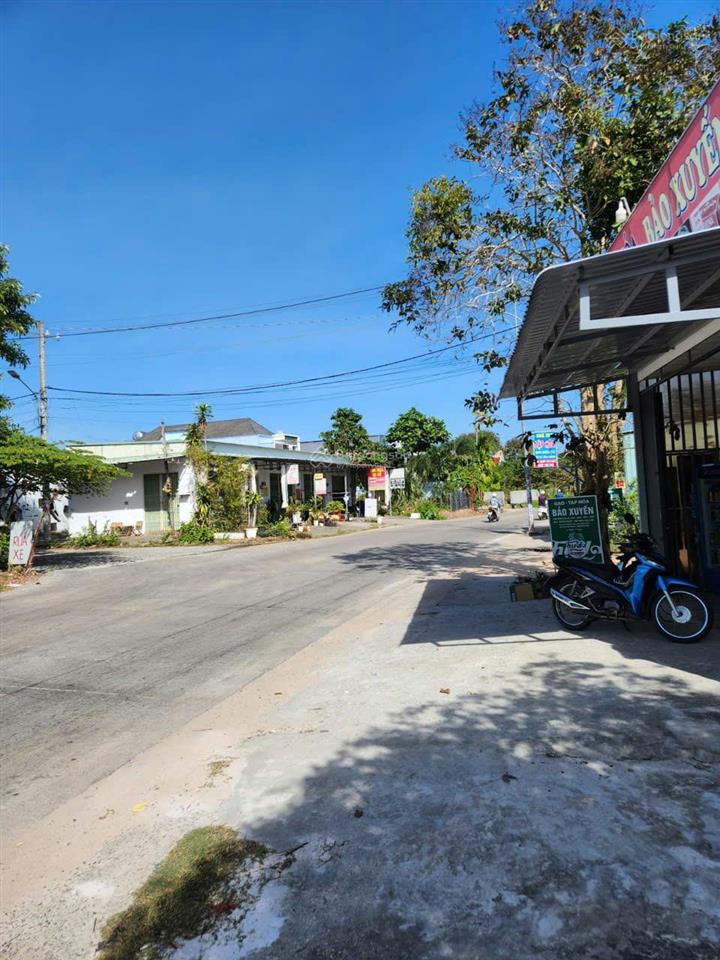 Cho thuê dãy trọ 20 phòng ngã 3 hương toàn  bến tràm 35tr/tháng  sẵn máy lạnh