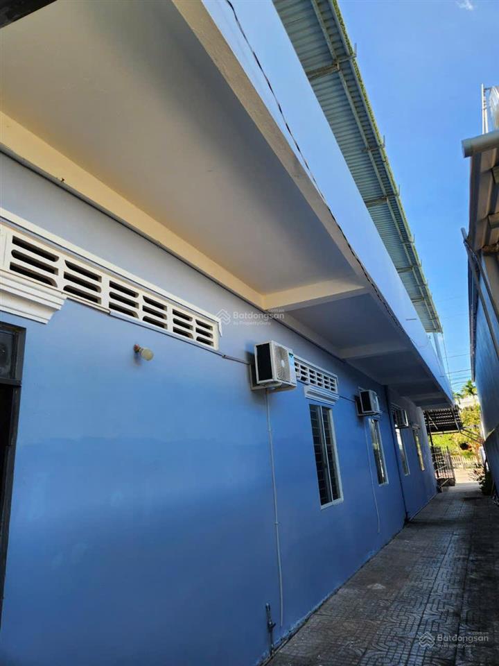 Cho thuê dãy trọ 20 phòng ngã 3 hương toàn  bến tràm 35tr/tháng  sẵn máy lạnh