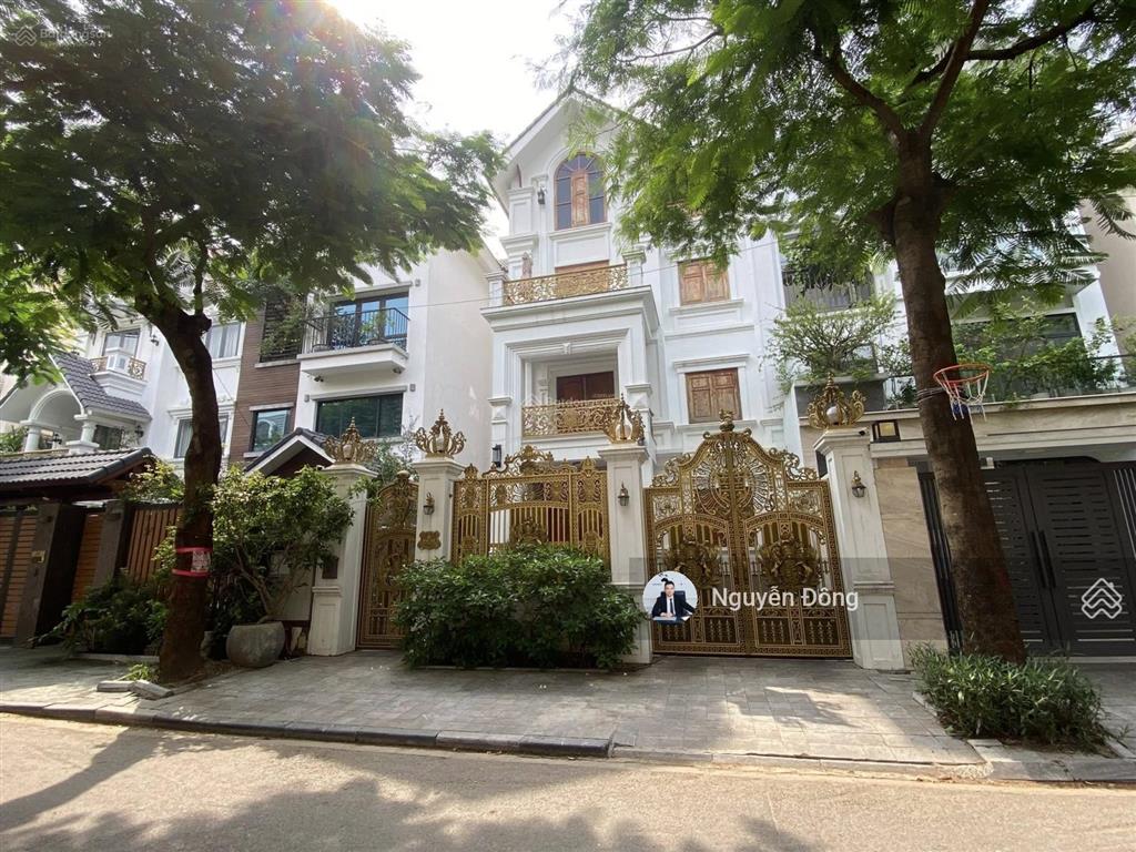 Quá rẻ chỉ 35 tỷ bán ngay biệt thự văn phú 200m2, mt 10m, sát ngã tư đường đôi, công viên, sđcc