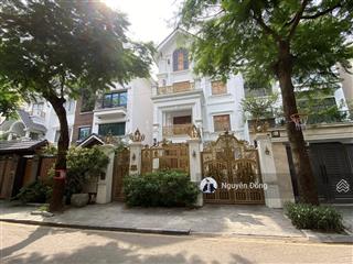 Quá rẻ chỉ 35 tỷ bán ngay biệt thự văn phú 200m2, mt 10m, sát ngã tư đường đôi, công viên, sđcc