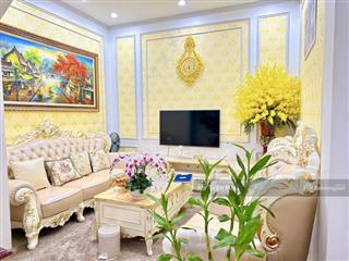 Bán nhà mặt phố hoàng quốc việt,chỉ nhỉnh 500tr/m2 117m2 7 tầng  mt rộng 9m  kinh doanh sầm uất