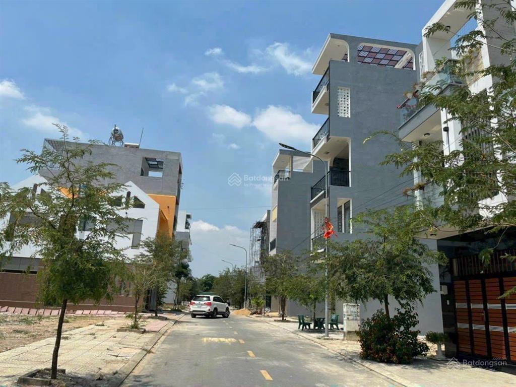 Cần tiền bán lô góc 2 mặt tiền đường võ thị liễu, p. an phú đông, hcm giá