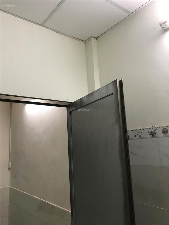 Cho thuê nhà nguyên căn mặt tiền đường nội bộ chợ hoàng hoa thám