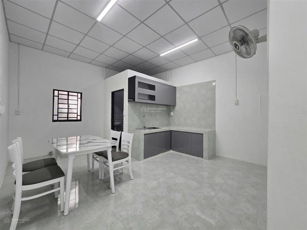 Nhà mới 100% xây để ở tặng full nội thất ngay đền hùng võ văn kiệt có sân đậu được ô tô