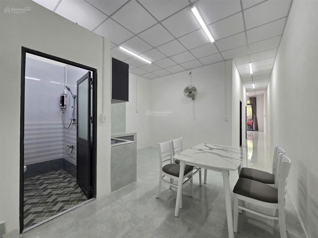 Nhà mới 100% xây để ở tặng full nội thất ngay đền hùng võ văn kiệt có sân đậu được ô tô