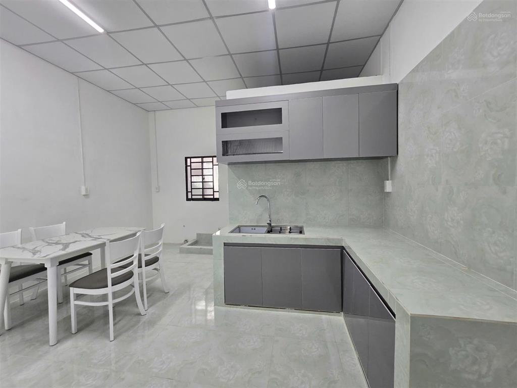 Nhà mới 100% xây để ở tặng full nội thất ngay đền hùng võ văn kiệt có sân đậu được ô tô