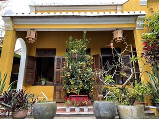 Cho thuê sân vườn 350m2 (hoặc nhà có vườn 600m2) kiệt lớn đường trần phú đông đúc nhất hội an.