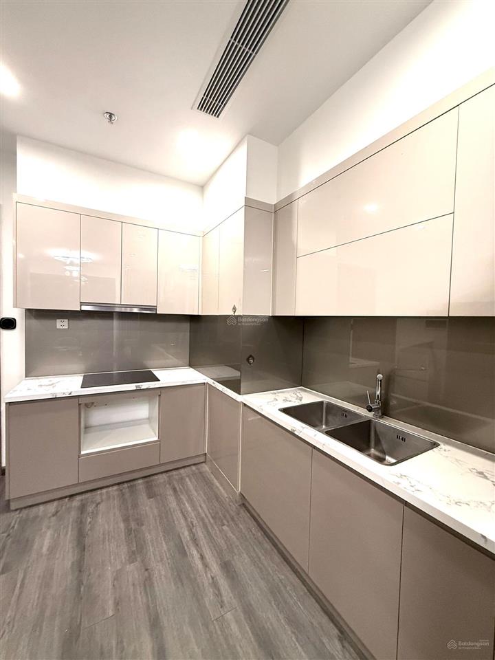 Chính chủ gửi bán căn hộ 1n + tòa r1.03 view hồ cá koi, view công viên gia lâm siêu đẹp