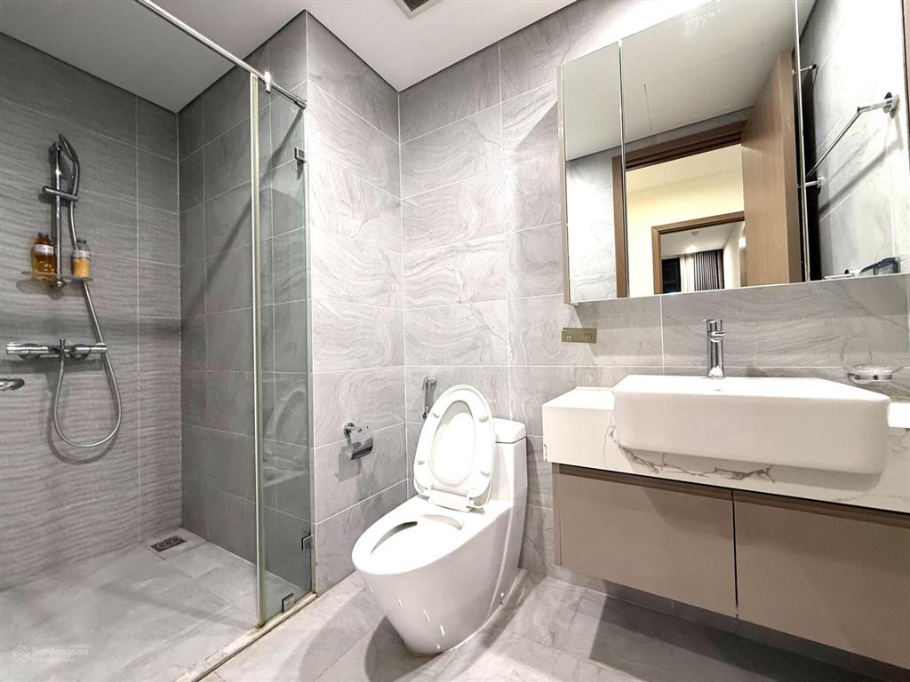 Chính chủ gửi bán căn hộ 1n + tòa r1.03 view hồ cá koi, view công viên gia lâm siêu đẹp