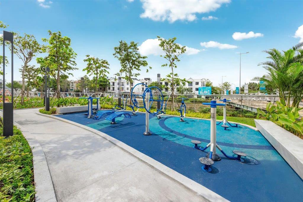 Shophouse mt eastmark city  cư dân đã về 40%, giá chỉ 68tr/m2  sổ sẵn từng căn