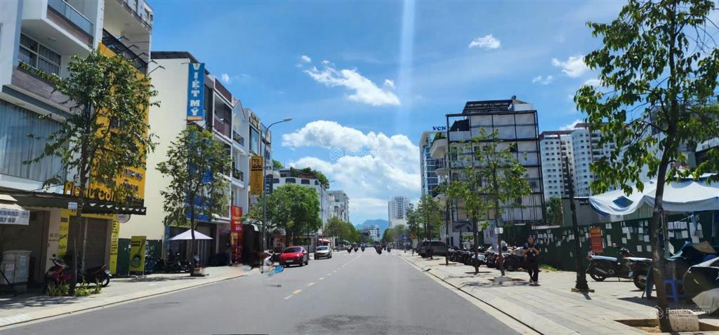 Cho thuê nhà đường thích quảng đức, diện tích sử dụng 1600m2 mặt tiền 15m