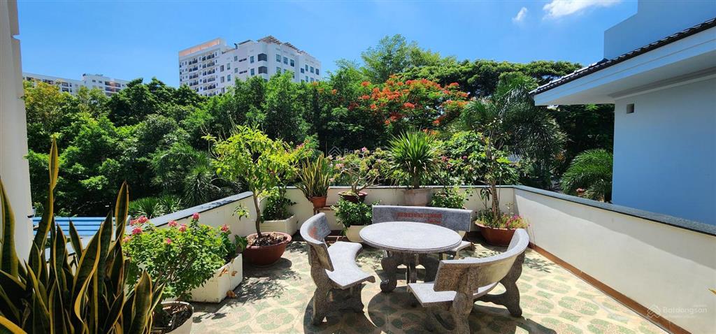 Bán căn biệt thự siêu đẹp, đối diện công viên, đầy đủ nối thất sang trọng tại kđt vĩnh điềm trung