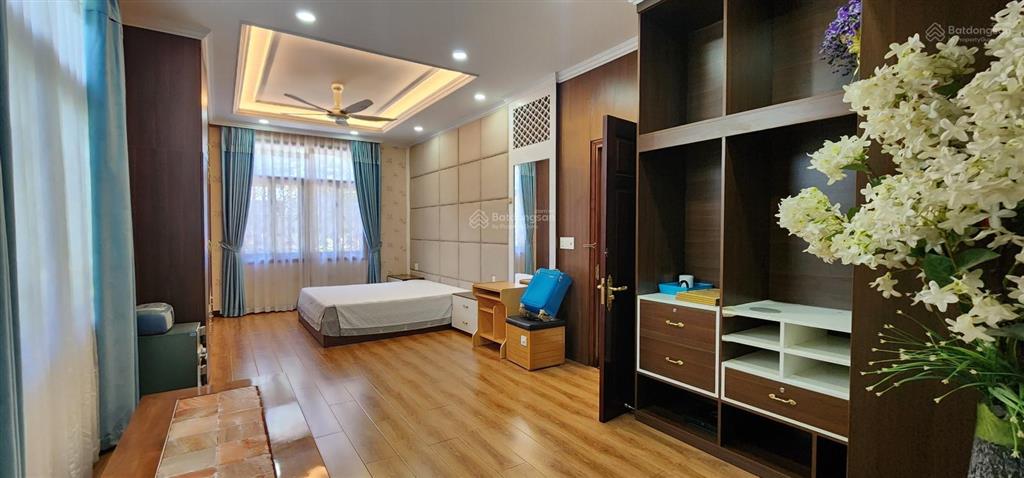 Bán căn biệt thự siêu đẹp, đối diện công viên, đầy đủ nối thất sang trọng tại kđt vĩnh điềm trung