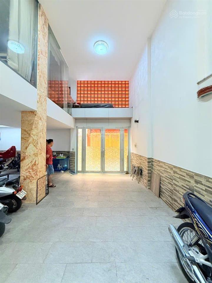 Bán nhà 6 tầng hxh  ngang 9m  có thang máy  phù hợp làm chdv  dòng tiền 100tr/tháng