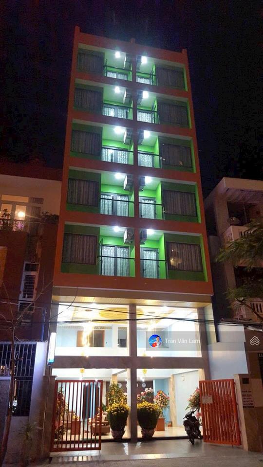 Bán khách sạn 2 mặt tiền 7 tầng sát biển nha trang  dòng tiền 60 tr/tháng