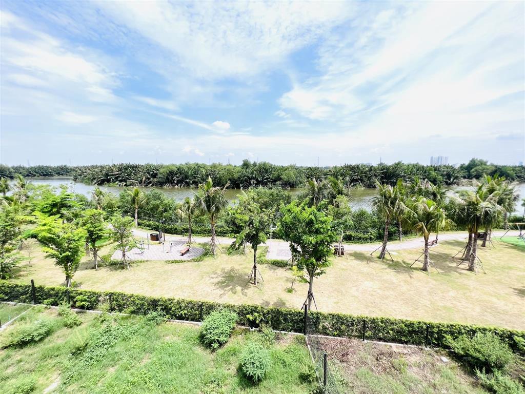 The mizuki  biệt thự view sông mua từ cđt sân rộng thiết kế được hồ bơi