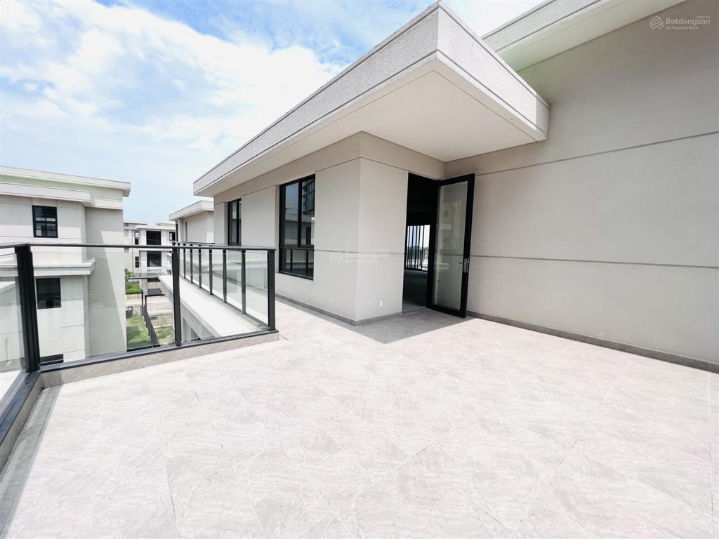 The mizuki  biệt thự view sông mua từ cđt sân rộng thiết kế được hồ bơi