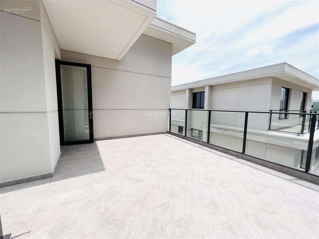 The mizuki  biệt thự view sông mua từ cđt sân rộng thiết kế được hồ bơi