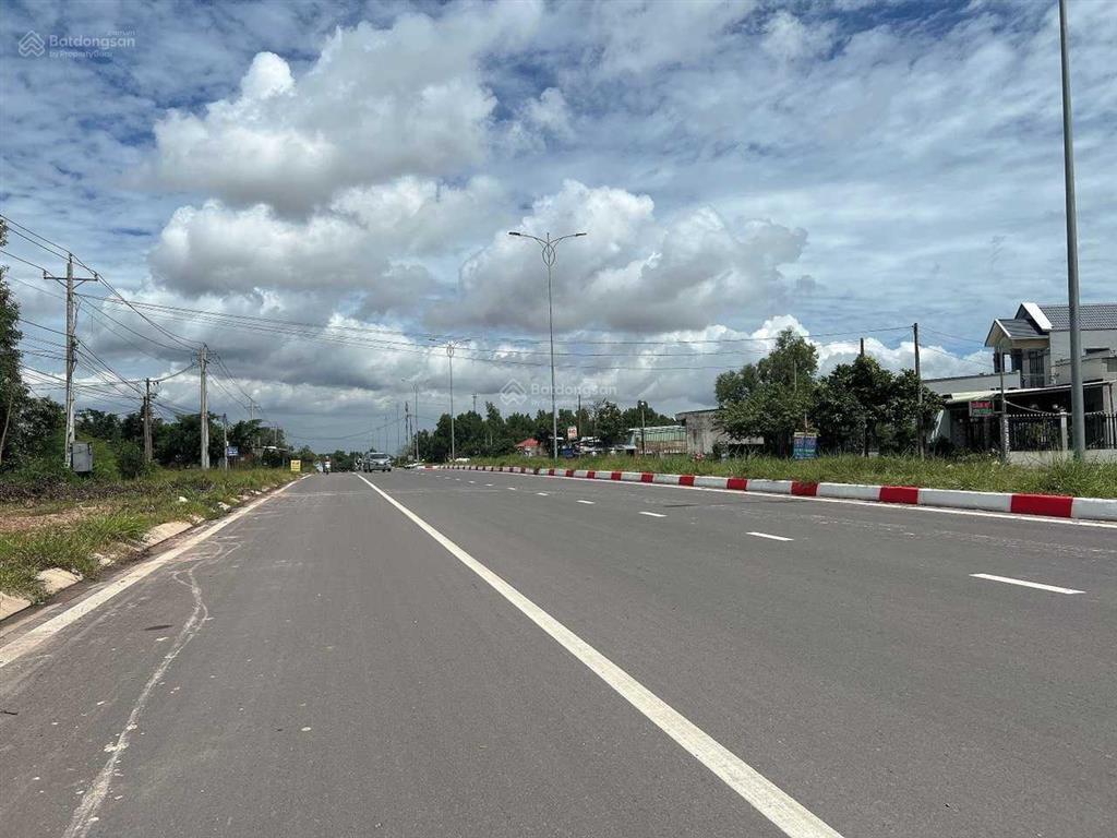 Cho thuê đất mặt tiền đường nguyễn hữu cảnh, nhơn trạch, dt 1000m2, giá chỉ 20 triệu,full thổ cư
