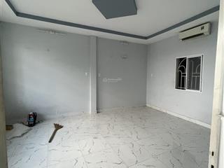 Cho thuê 600m2 / kho xưởng mặt tiền kinh doanh .
