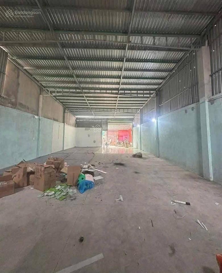 Cho thuê kho 500m2 giá 20tr / tháng .