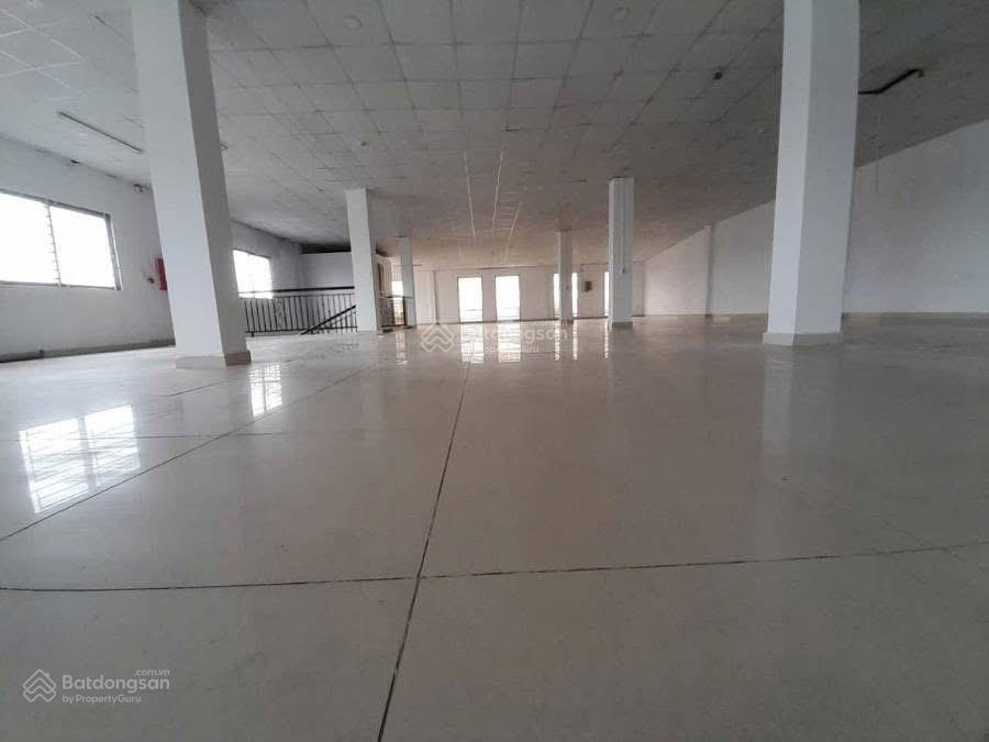 Cho thuê 1200m2 nhà xưởng kiên cố  thị trấn hm