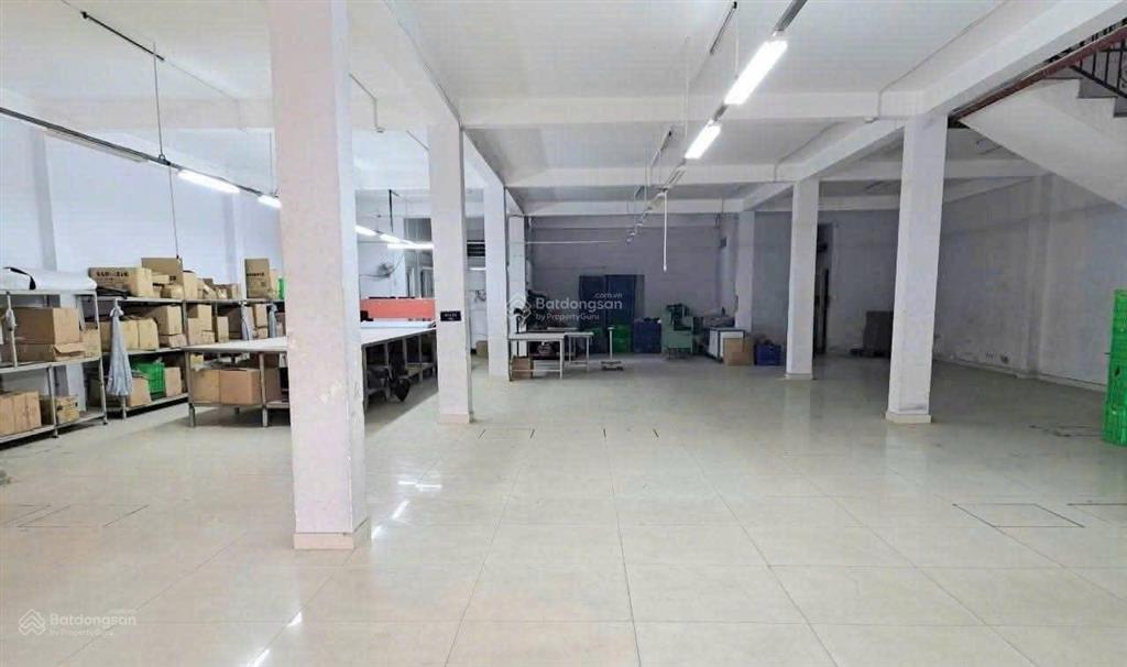 Cho thuê 1200m2 nhà xưởng kiên cố  thị trấn hm