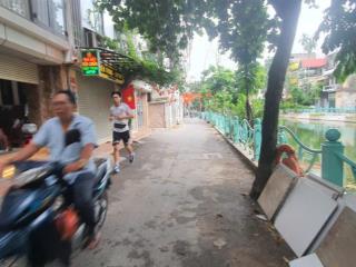 Bán mảnh đất mặt hồ cực đẹp  phố hoàng ngân  lô góc  view hồ  đường ô tô  khu trung tâm