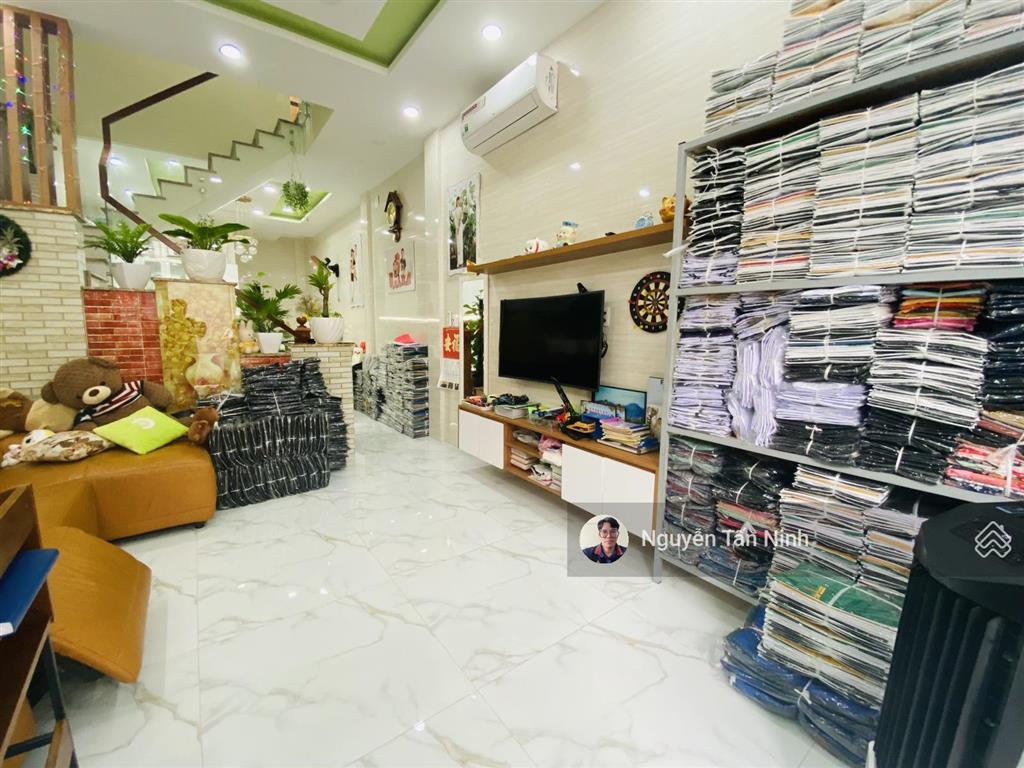 Nhà đẹp đường lạc long quân, phường 11, quận tân bình. (dt 4x15m 3 tầng). giá 7.2 tỷ