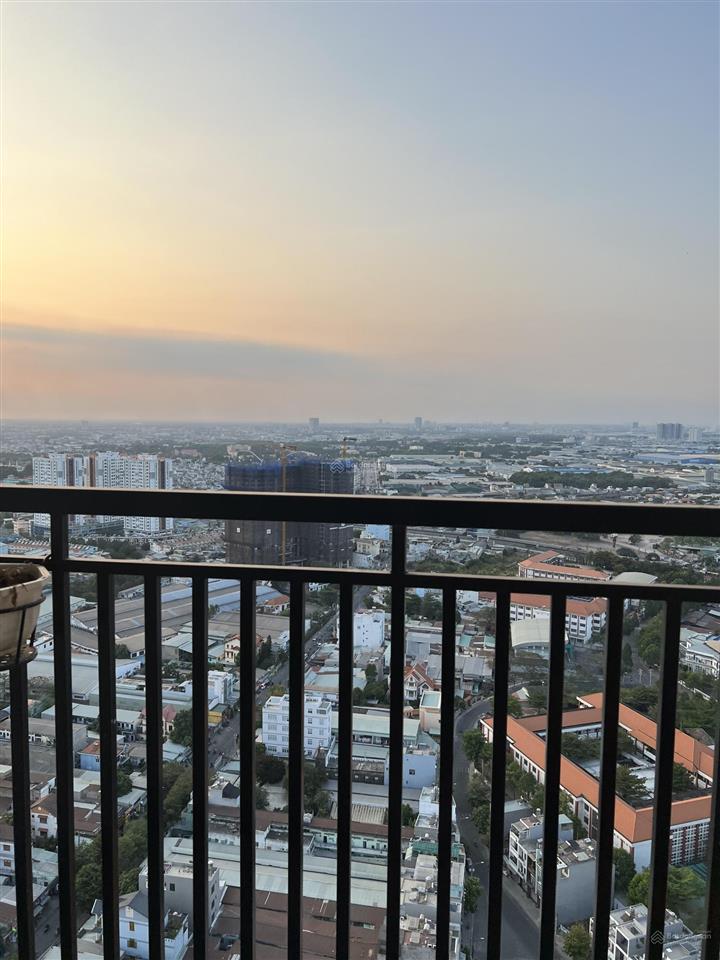 Duy nhất 1 căn góc 72.9m2 view đông nam, mã 09 bán gấp 3 tỷ 500 phú đông sky garden,  0938 895 ***