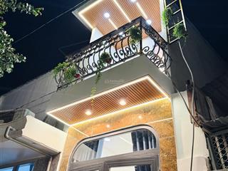 Lâu lâu xuất hiện 1 căn  3 phòng ngủ  tặng đủ nội thất  đúc cứng cáp  hẻm sạch  đg quang trung