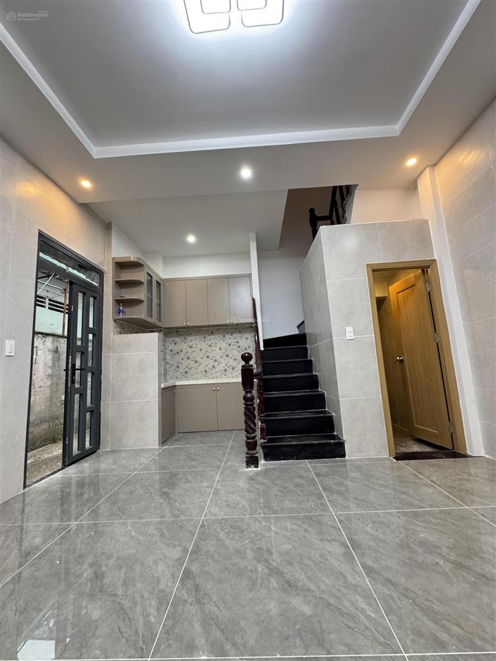 3.15 tỷ  không lộ giới  không quy hoạch  3 tầng  2 pn  đường ht06  gần hiệp thành city