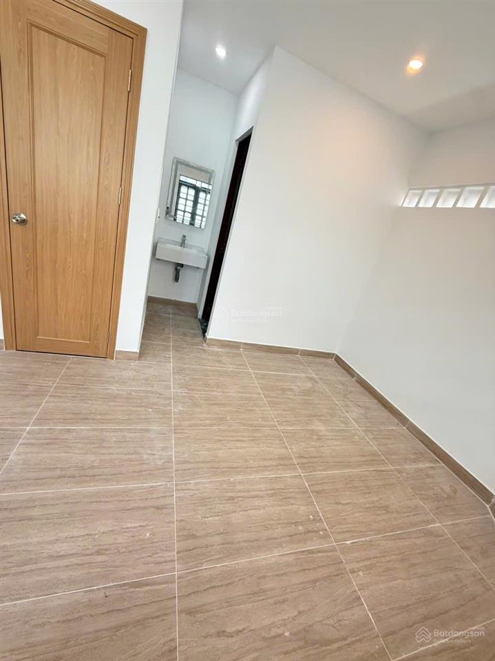 3.15 tỷ  không lộ giới  không quy hoạch  3 tầng  2 pn  đường ht06  gần hiệp thành city