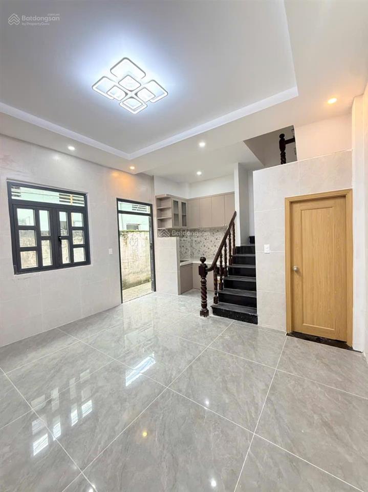 3.15 tỷ  không lộ giới  không quy hoạch  3 tầng  2 pn  đường ht06  gần hiệp thành city