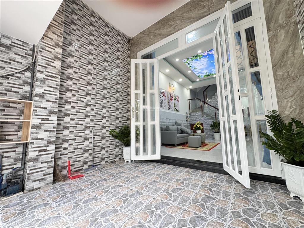 Nhà ngon  diện tích to  ngang rộng  đ. phạm văn chiêu  đường số 5  hoàn công đầy đủ  3 phòng