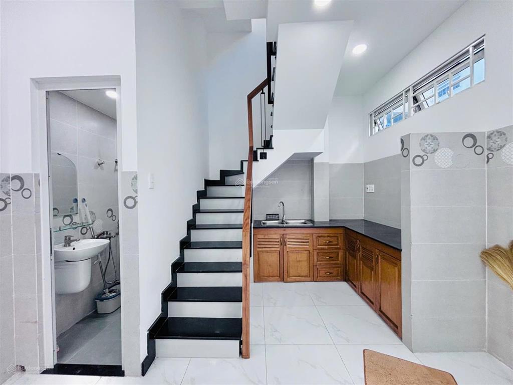 Rất là hiếm  rẻ  4 tầng lầu  giáp phú nhuận  sân bay  bình thuận  đường nguyễn kiệm  4.2 tỷ