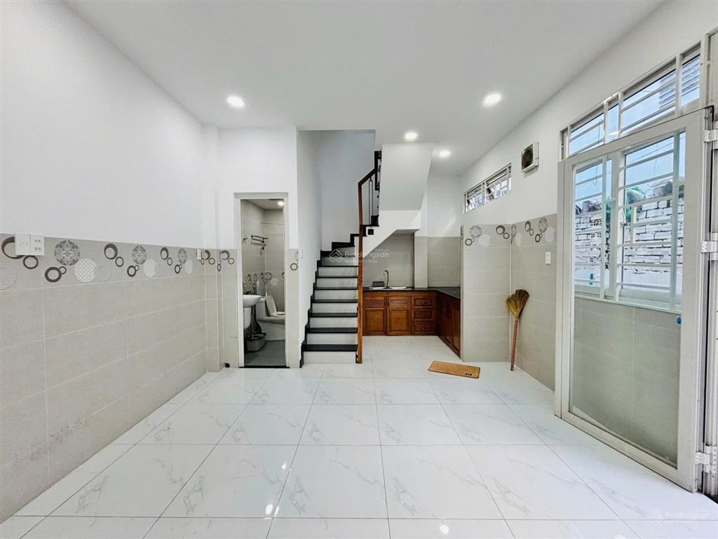 Rất là hiếm  rẻ  4 tầng lầu  giáp phú nhuận  sân bay  bình thuận  đường nguyễn kiệm  4.2 tỷ