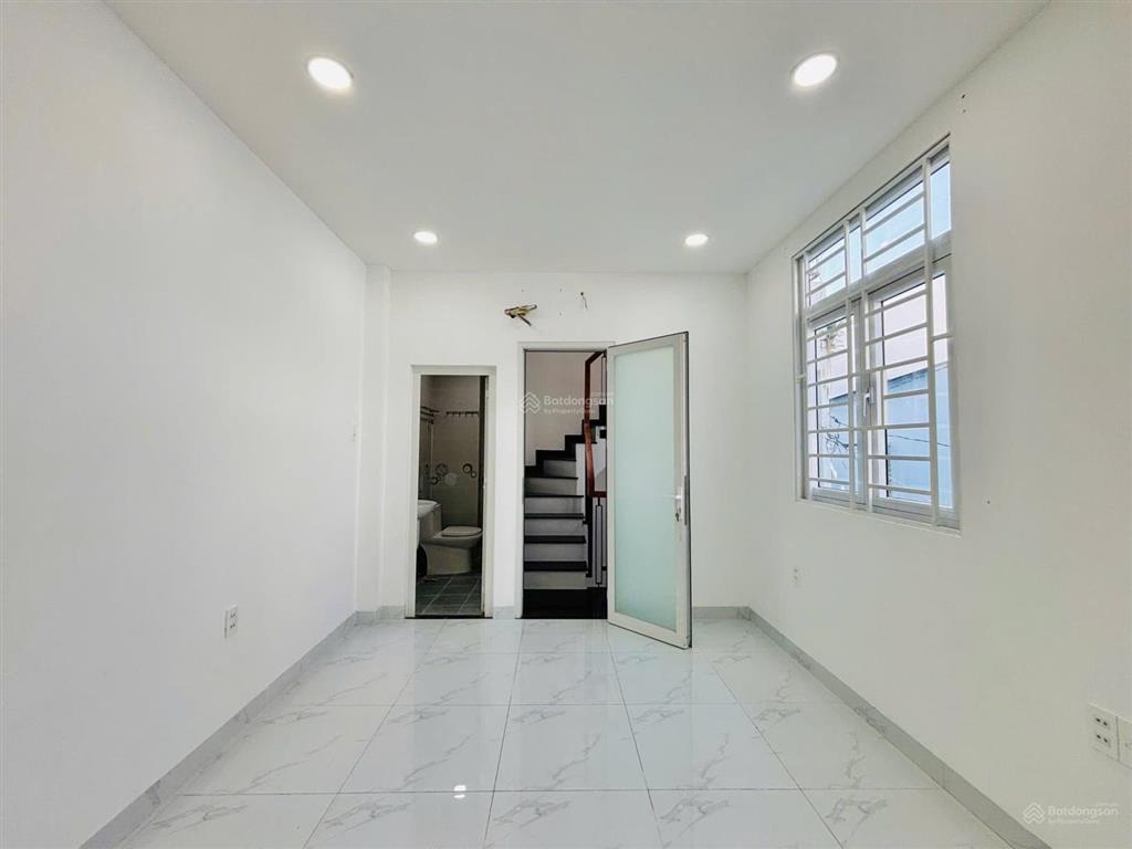 Rất là hiếm  rẻ  4 tầng lầu  giáp phú nhuận  sân bay  bình thuận  đường nguyễn kiệm  4.2 tỷ